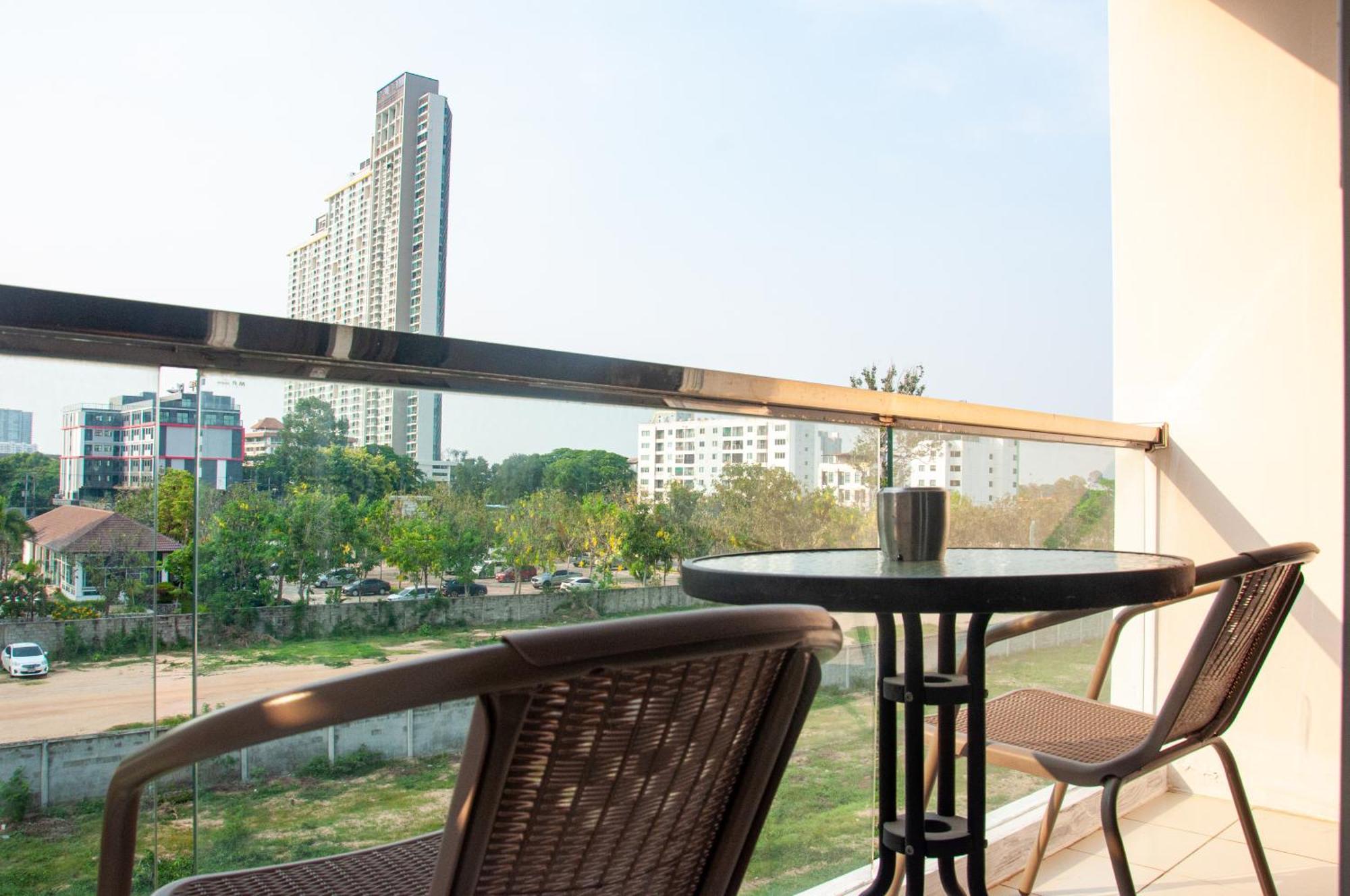 Ht9 Hotel Haat Jomtien Eksteriør bilde