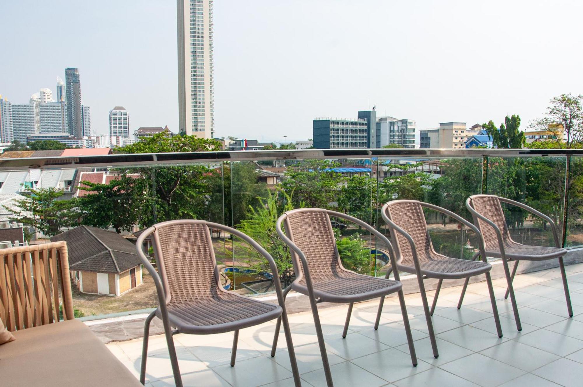 Ht9 Hotel Haat Jomtien Eksteriør bilde
