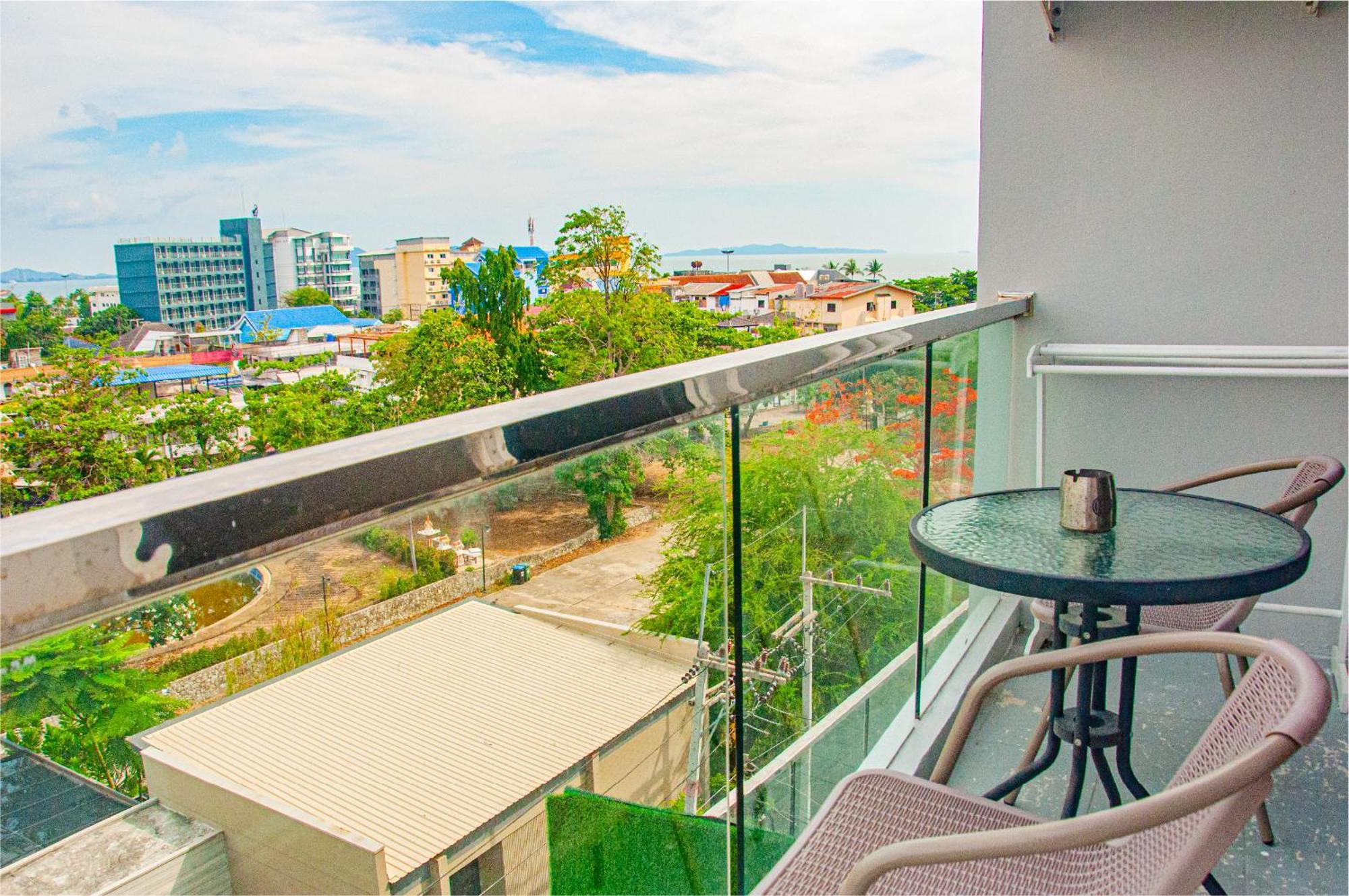 Ht9 Hotel Haat Jomtien Eksteriør bilde